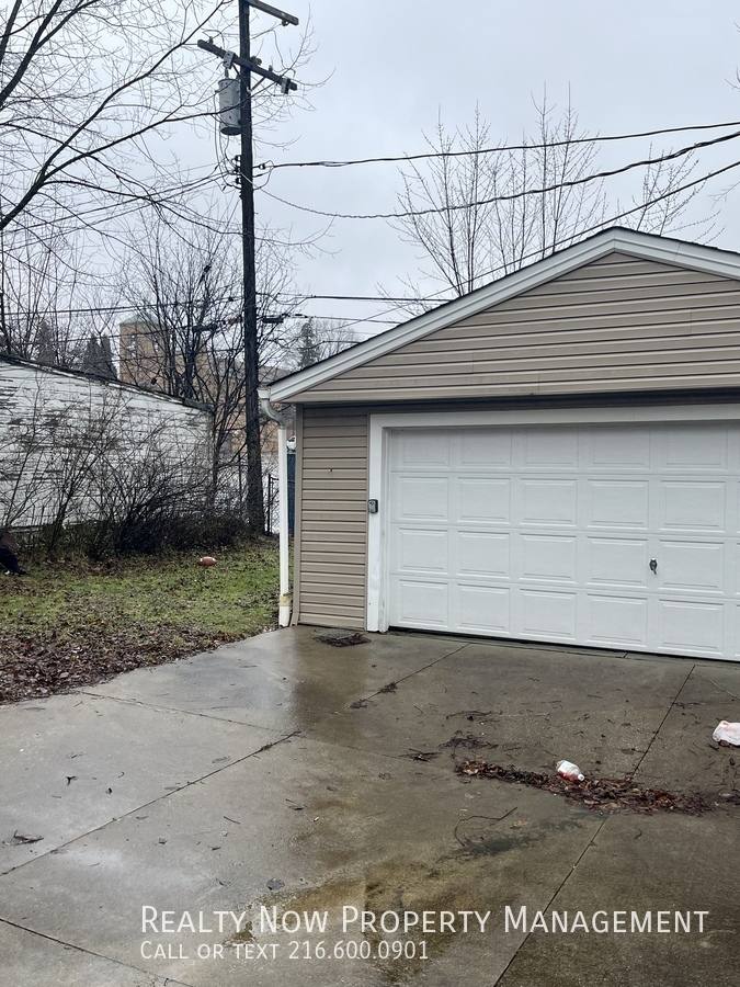 House for rent at 5333 Hollywood Ave, Maple Heights, OH 44137