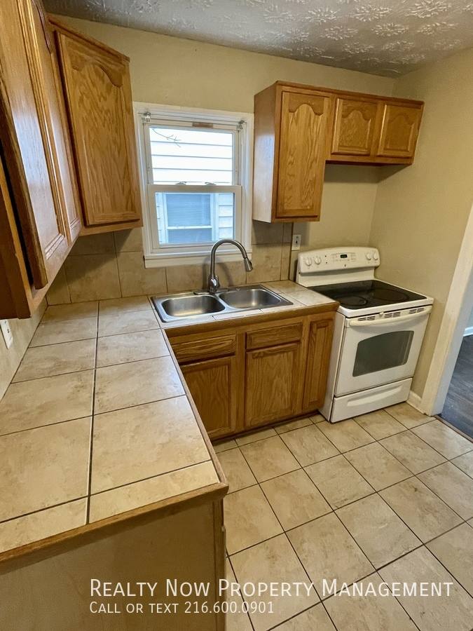 House for rent at 5333 Hollywood Ave, Maple Heights, OH 44137