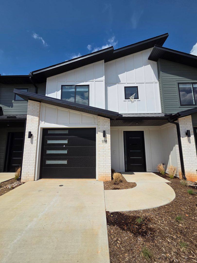 Townhouse for rent at 1114 Emilia Ave, Lowell, AR 72745