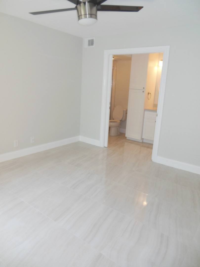 Apartment for rent at 718 Executive Center Dr, West Palm Beach, FL 33401
