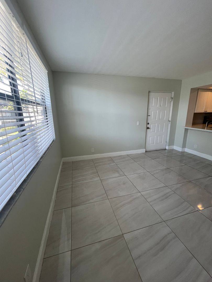 Apartment for rent at 718 Executive Center Dr, West Palm Beach, FL 33401