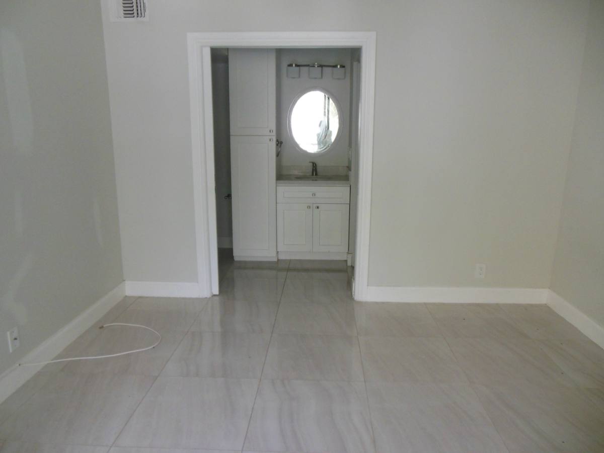 Apartment for rent at 718 Executive Center Dr, West Palm Beach, FL 33401
