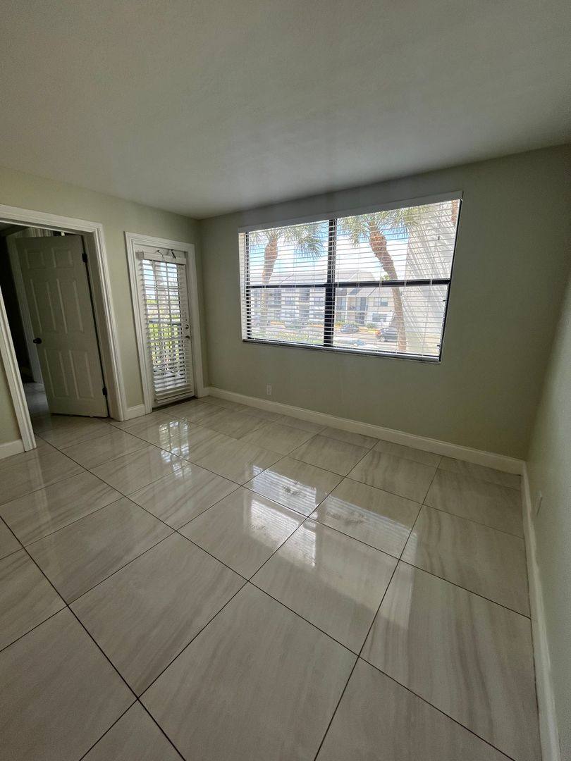 Apartment for rent at 718 Executive Center Dr, West Palm Beach, FL 33401