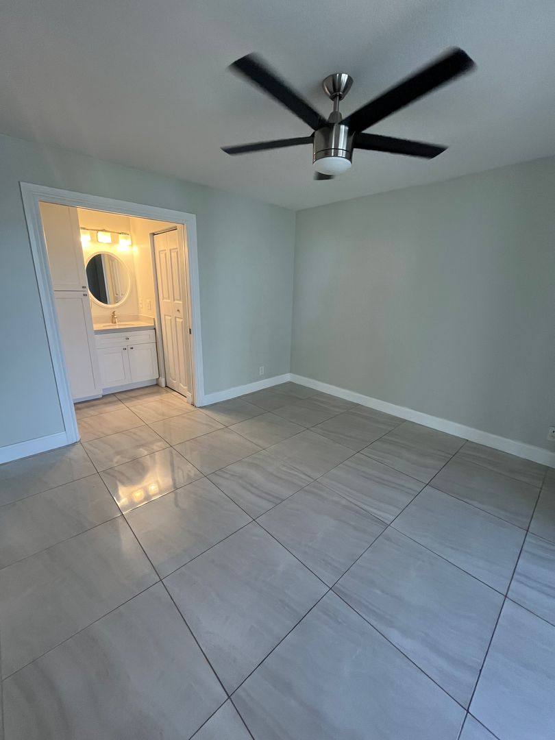 Apartment for rent at 718 Executive Center Dr, West Palm Beach, FL 33401