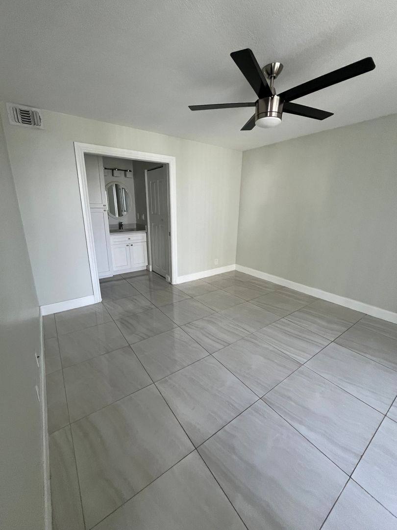 Apartment for rent at 718 Executive Center Dr, West Palm Beach, FL 33401