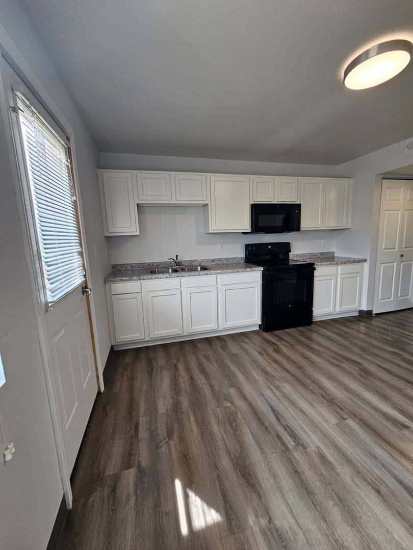 Apartment for rent at 3635 12th Ave SW, Cedar Rapids, IA 52404