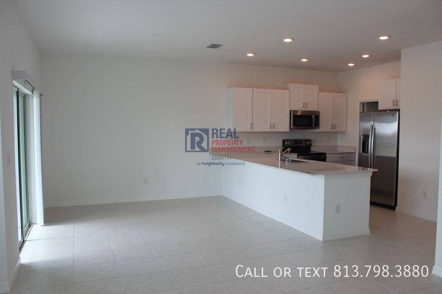 Townhouse for rent at 32146 Powderpuff Mimosa Dr, San Antonio, FL 33576