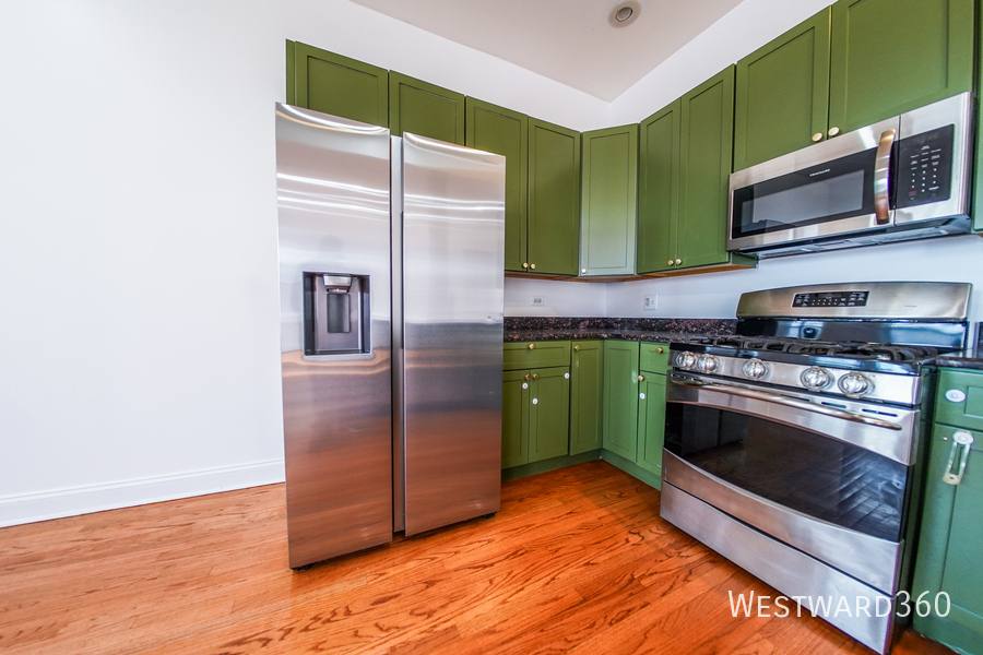 Apartment for rent at 5172 S Michigan Ave #2, Chicago, IL 60615
