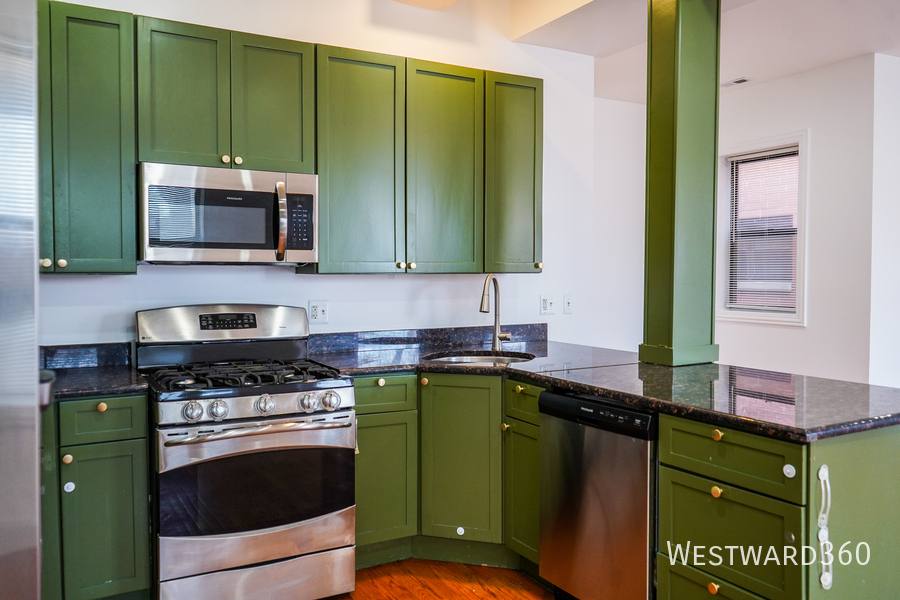 Apartment for rent at 5172 S Michigan Ave #2, Chicago, IL 60615
