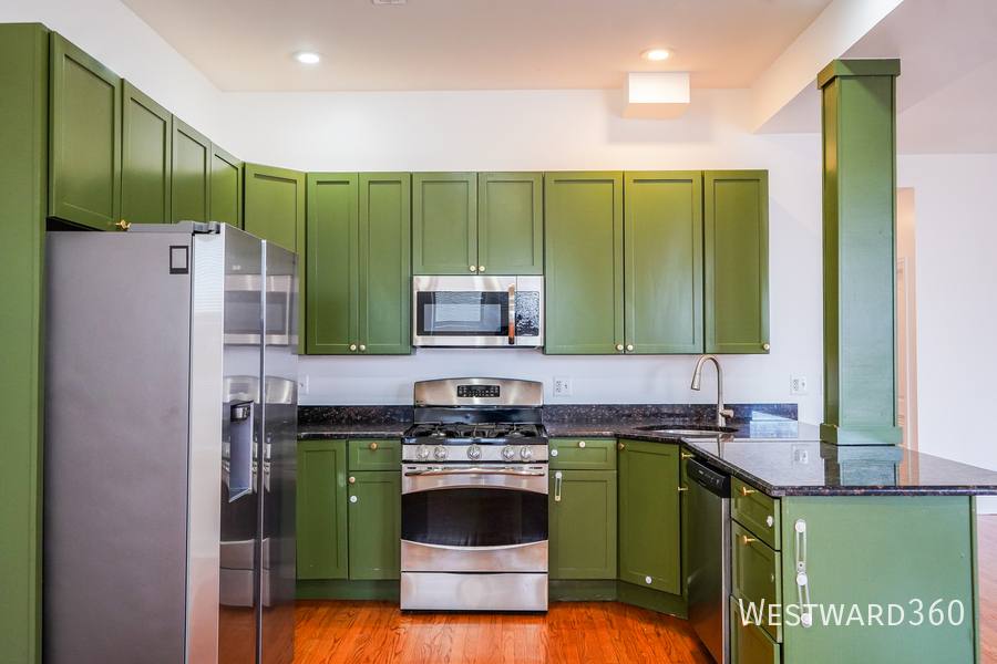 Apartment for rent at 5172 S Michigan Ave #2, Chicago, IL 60615