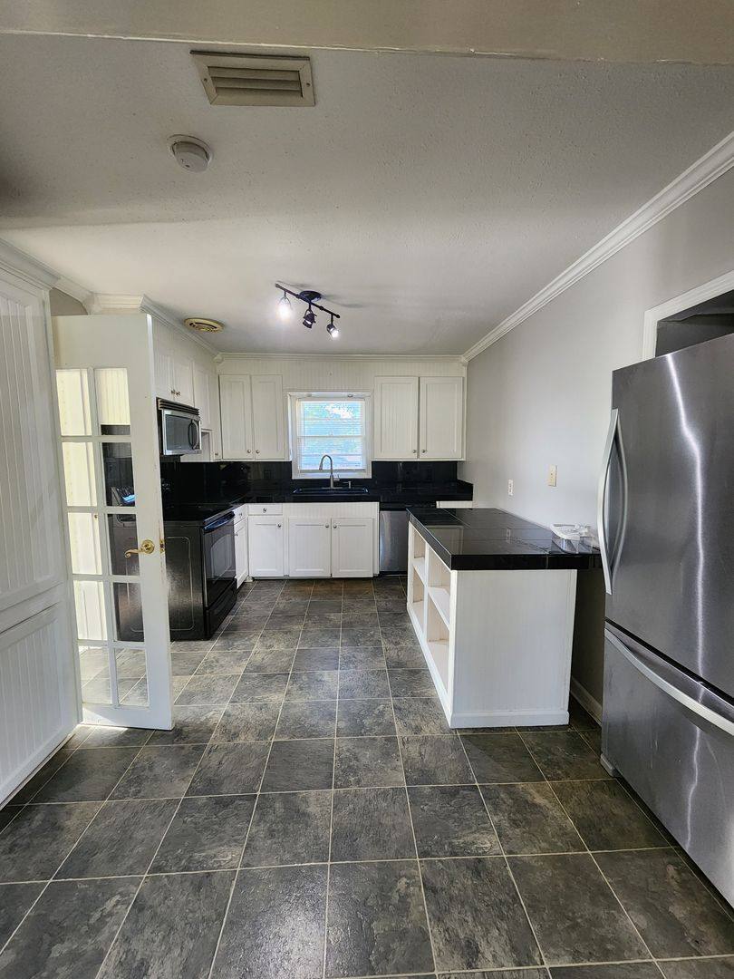 House for rent at 1213 McRee Dr, Valdosta, GA 31602
