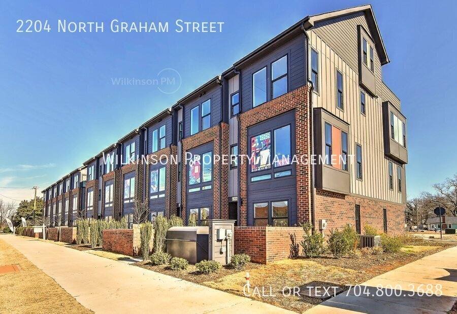Townhouse for rent at 2204 Northend Dr, Charlotte, NC 28206