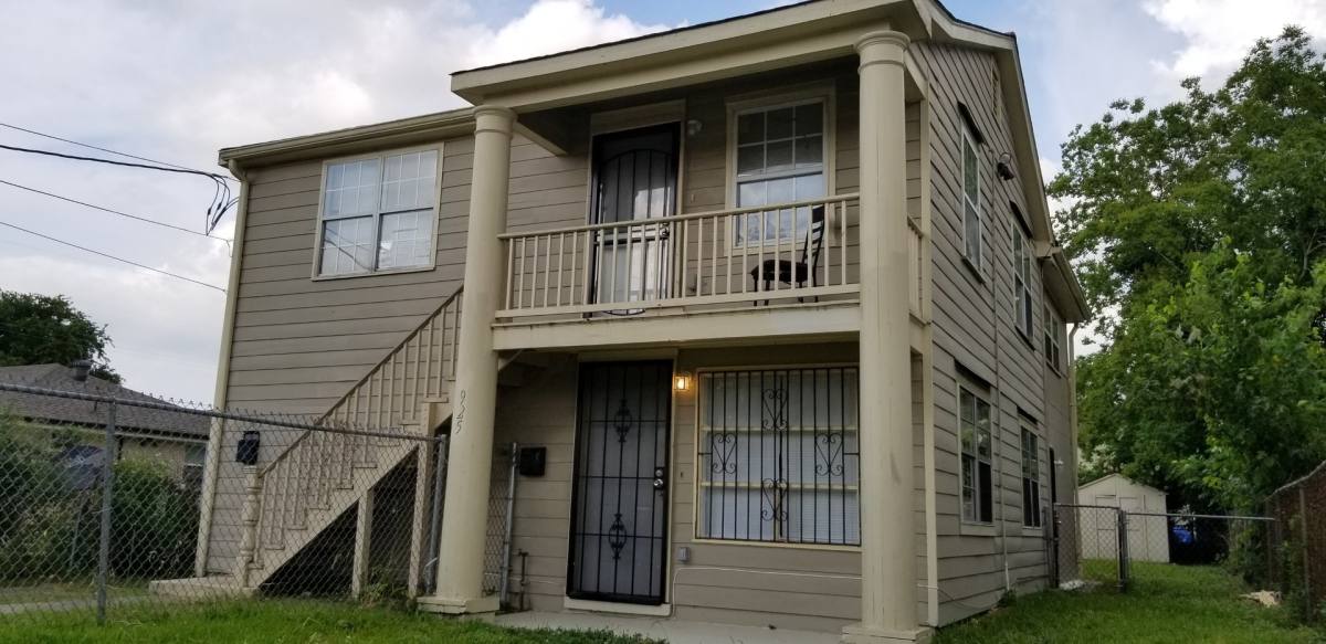 Apartment for rent at 925-927 Flood St, New Orleans, LA 70117