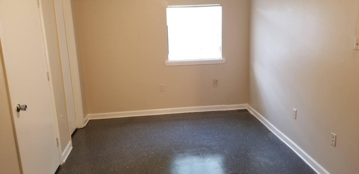 Apartment for rent at 925-927 Flood St, New Orleans, LA 70117