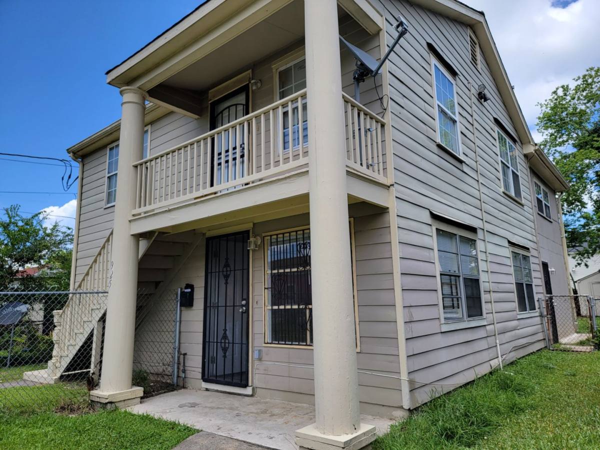 Apartment for rent at 925-927 Flood St, New Orleans, LA 70117