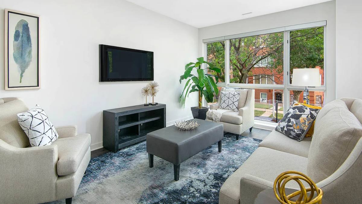 Townhouse for rent at 815 W Agatite Ave, Chicago, IL 60640