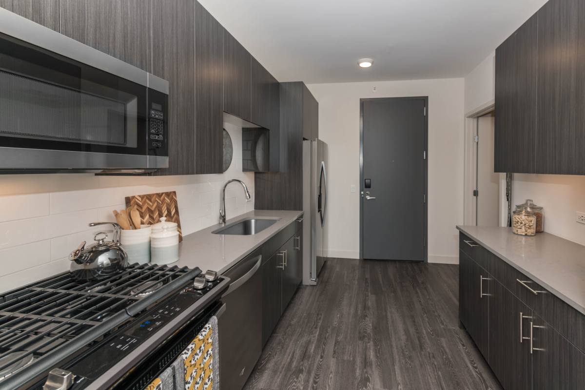 Townhouse for rent at 815 W Agatite Ave, Chicago, IL 60640