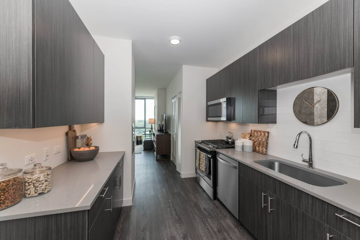 Townhouse for rent at 815 W Agatite Ave, Chicago, IL 60640