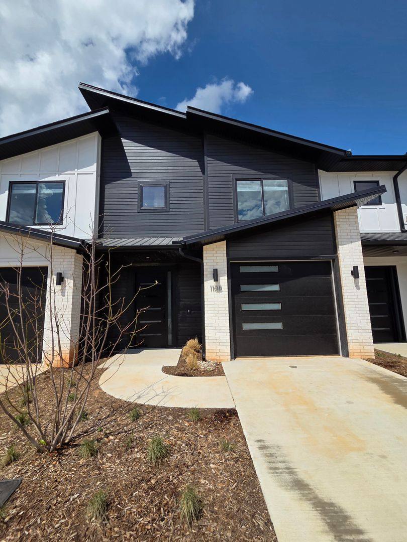 Townhouse for rent at 1108 Emilia Ave, Lowell, AR 72745
