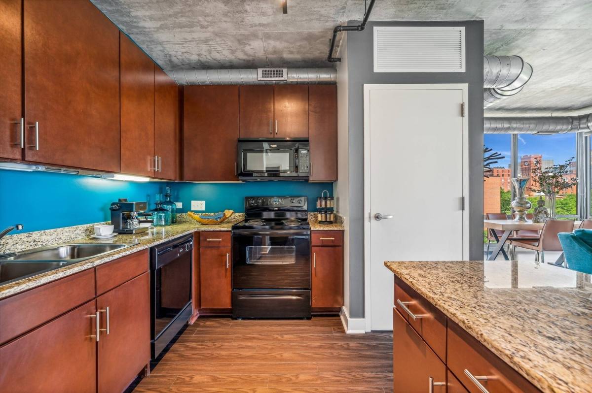 Apartment for rent at 936 S Clark St, Chicago, IL 60605