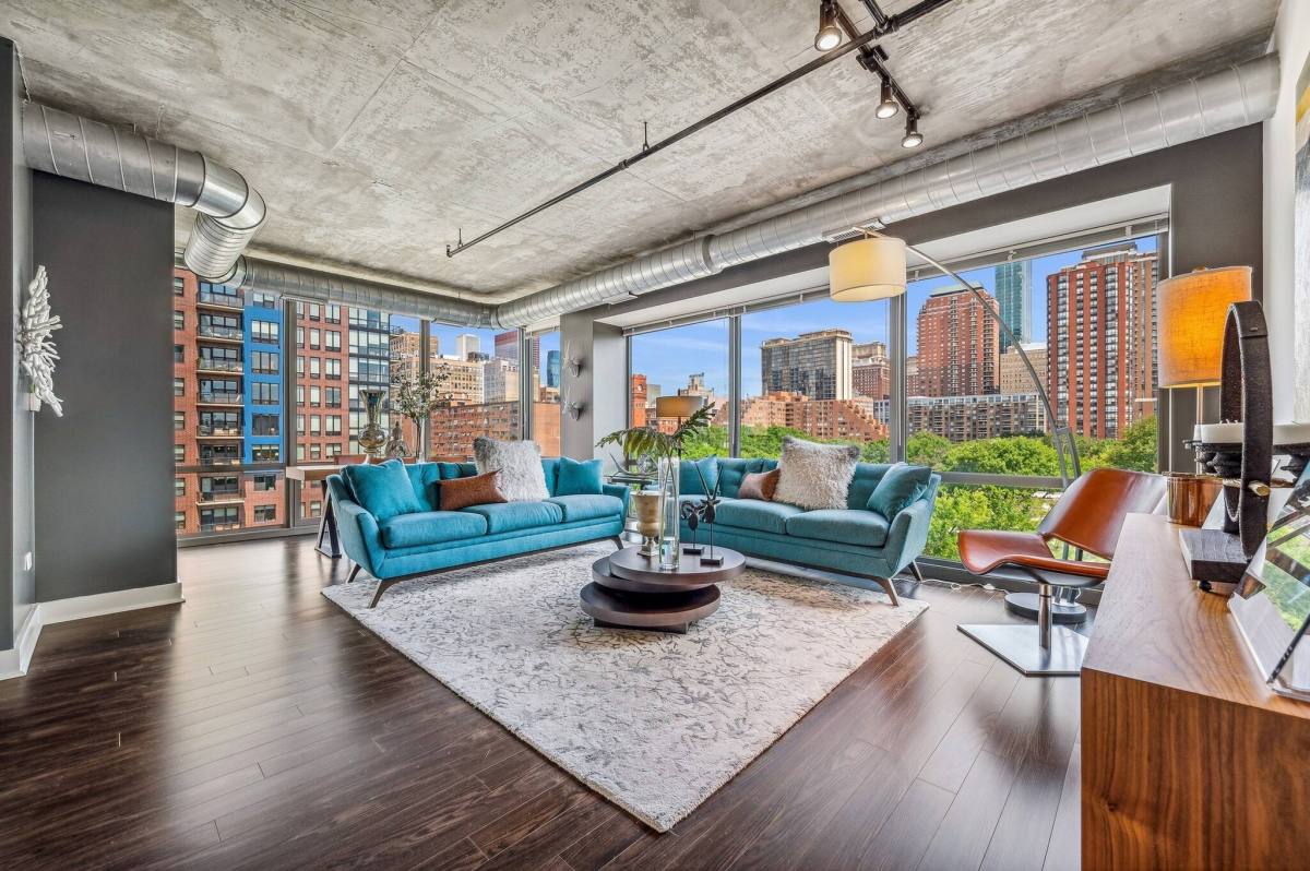 Apartment for rent at 936 S Clark St, Chicago, IL 60605