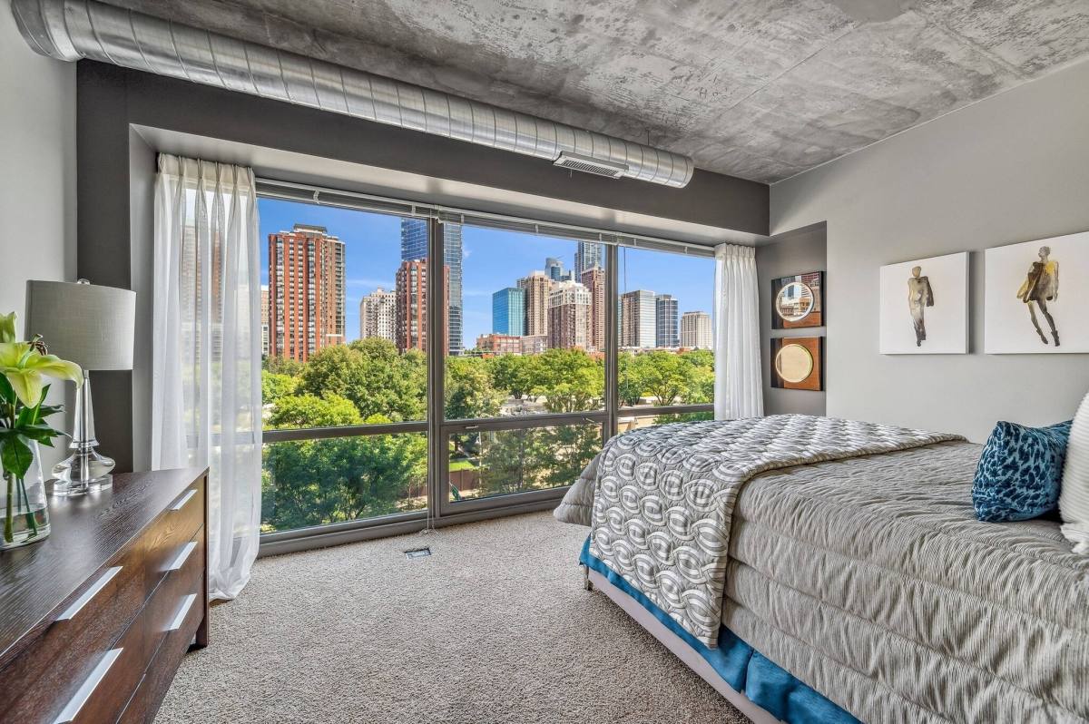 Apartment for rent at 936 S Clark St, Chicago, IL 60605
