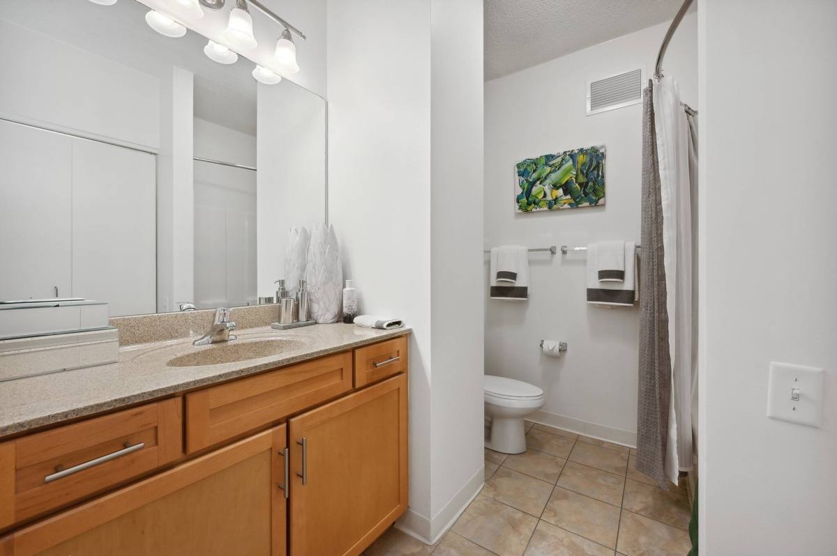 Apartment for rent at 936 S Clark St, Chicago, IL 60605