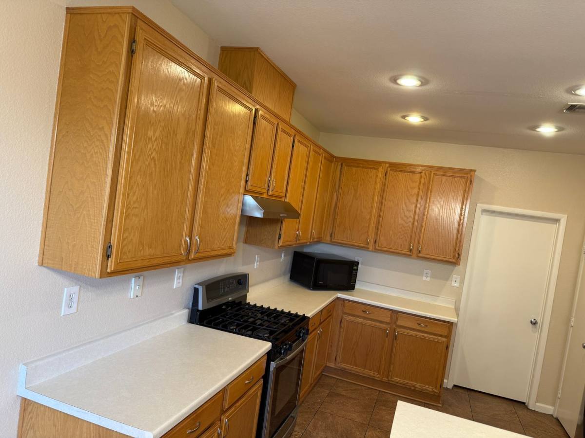 Townhouse for rent at 1358 Grass Creek Ave, Henderson, NV 89012