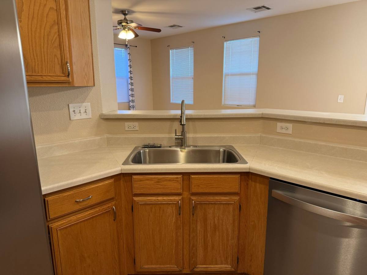 Townhouse for rent at 1358 Grass Creek Ave, Henderson, NV 89012