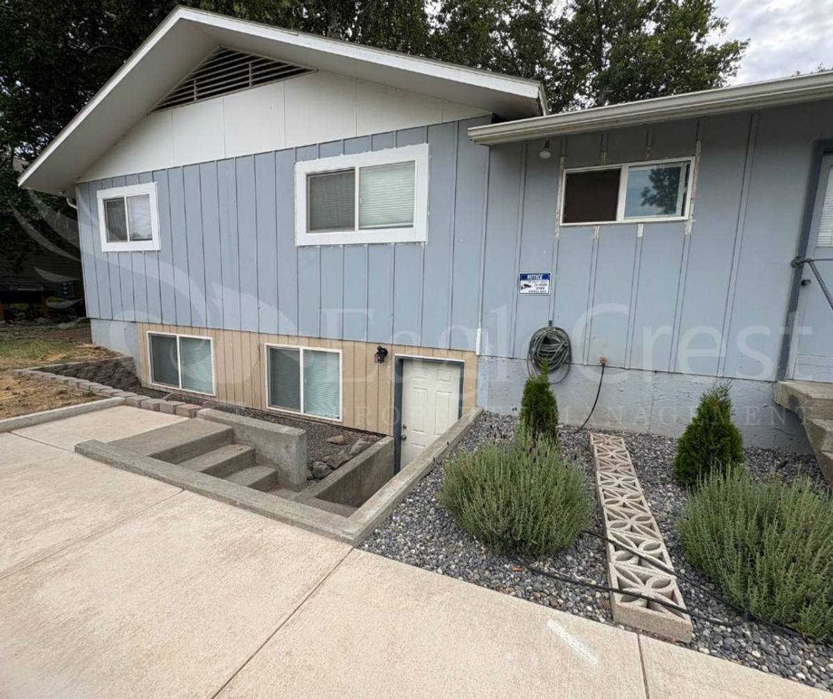 Apartment for rent at 1110 S College Ave, College Place, WA 99324