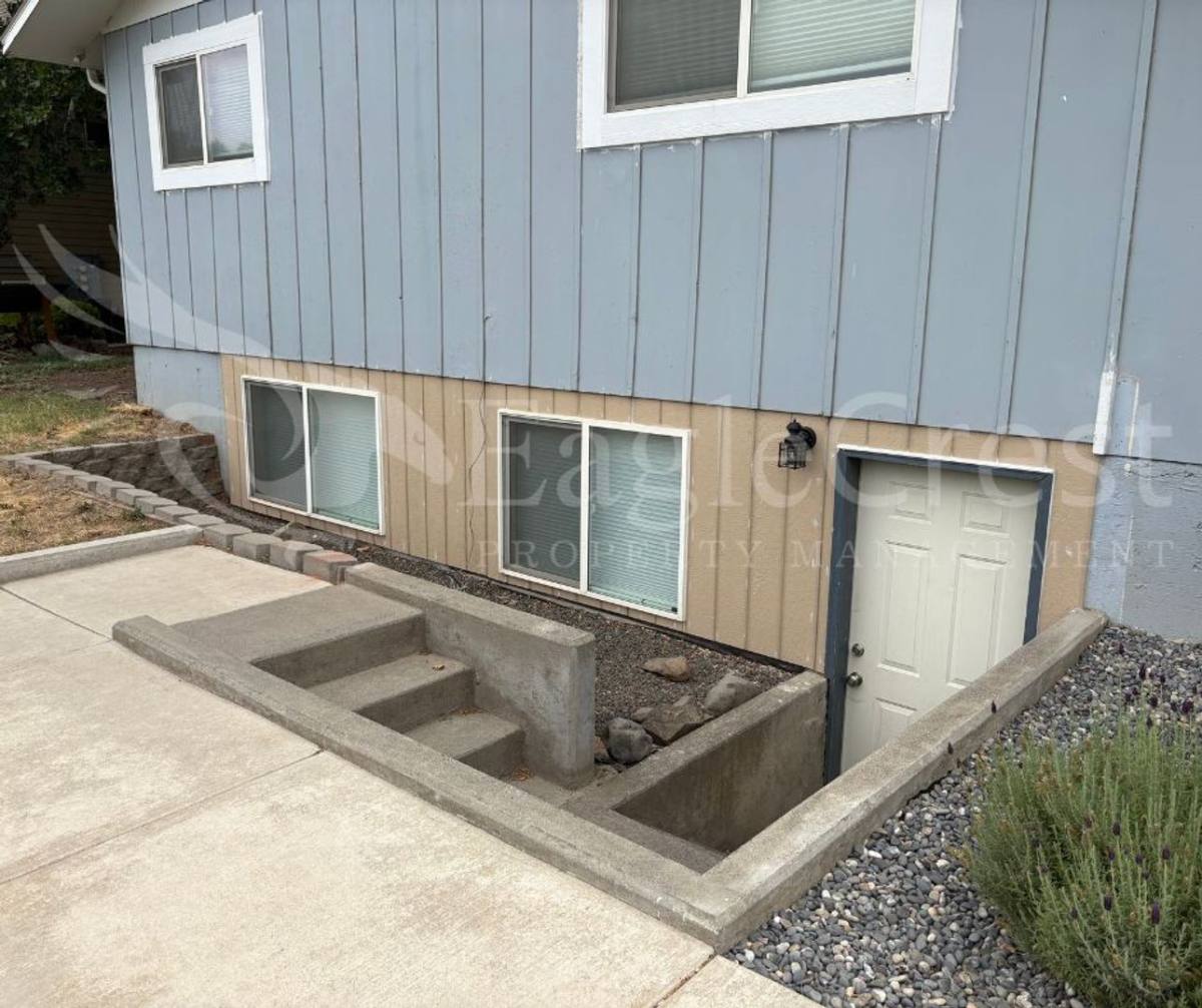 Apartment for rent at 1110 S College Ave, College Place, WA 99324