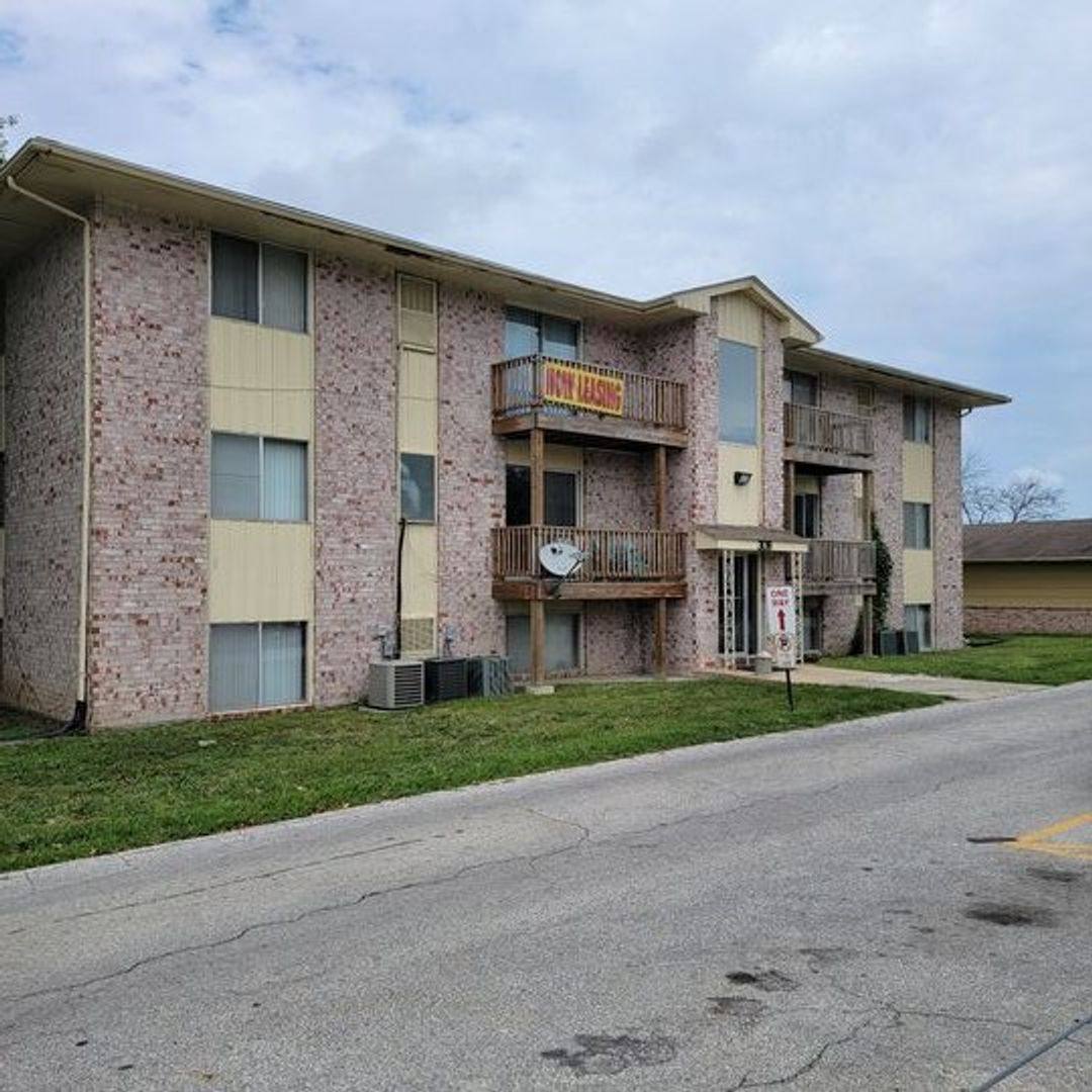 Apartment for rent at 306 S J St, Indianola, IA 50125