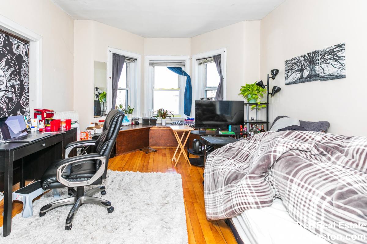 Apartment for rent at 1284 Commonwealth Ave #7, Allston, MA 02134