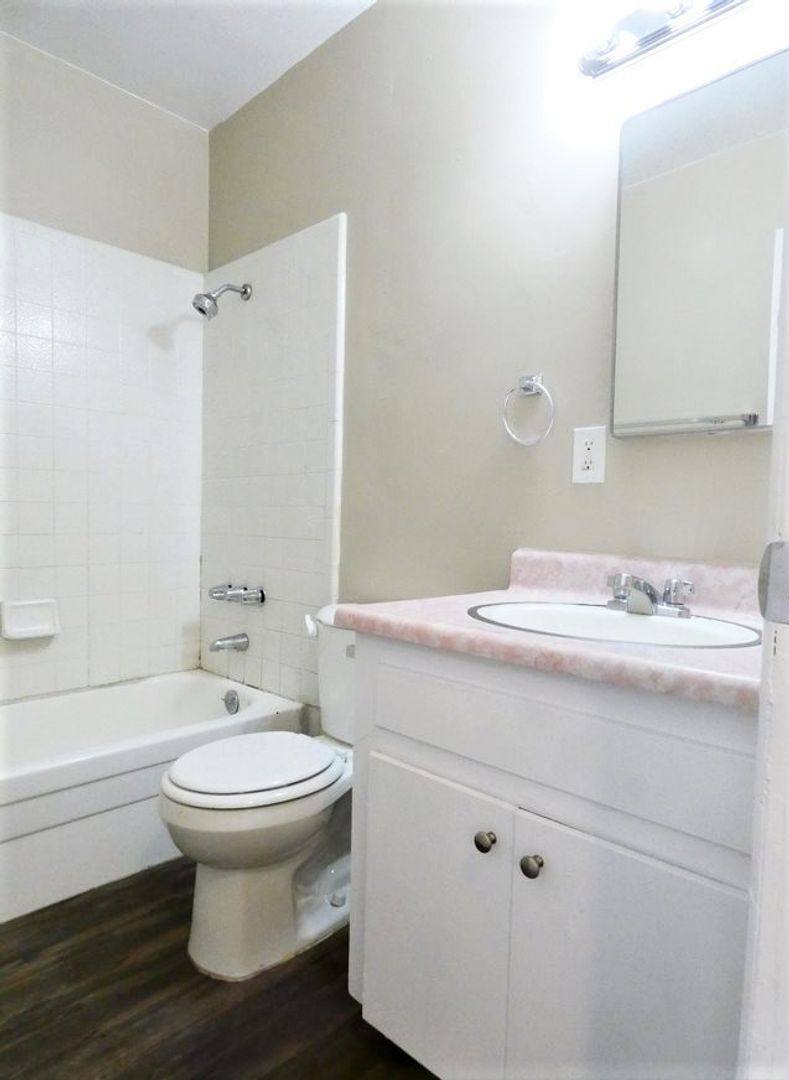 Apartment for rent at 1600 Orizaba Ave, Long Beach, CA 90804