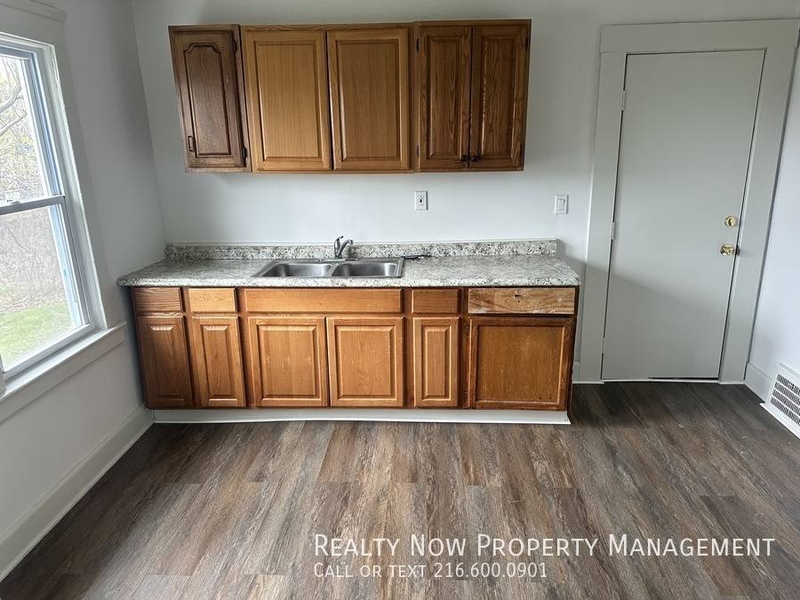 Apartment for rent at 9521 Mount Auburn Ave #2, Cleveland, OH 44104
