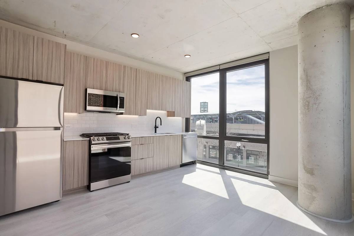Apartment for rent at 4621 N Broadway St #828, Chicago, IL 60640