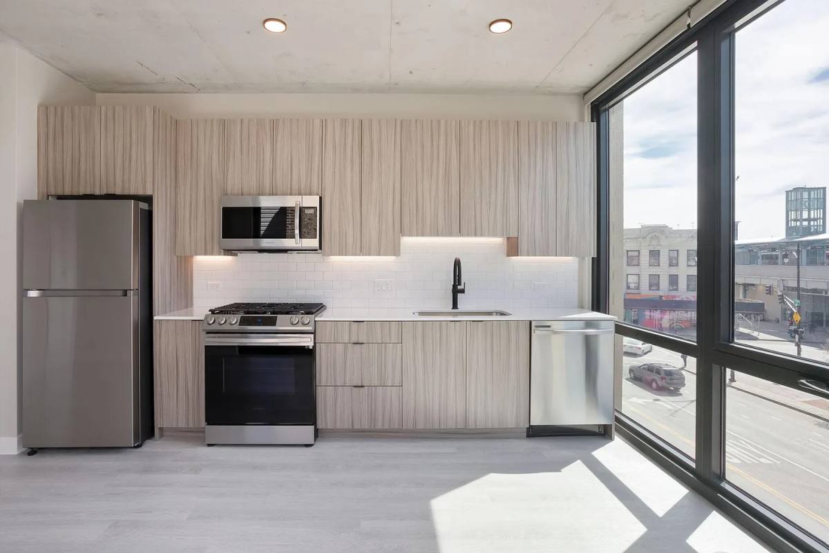 Apartment for rent at 4621 N Broadway St #828, Chicago, IL 60640