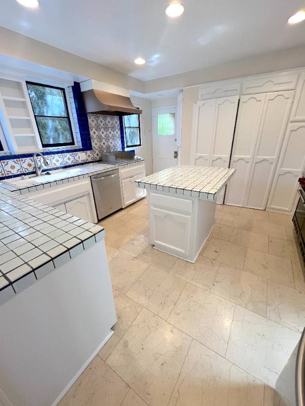 Condo for rent at 223 1 2 S Gale Dr, Beverly Hills, CA 90211