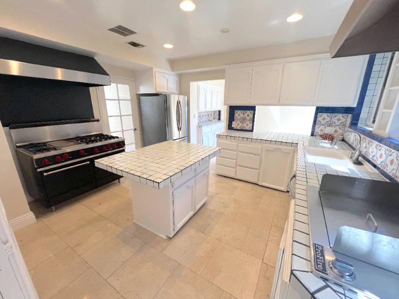 Condo for rent at 223 1 2 S Gale Dr, Beverly Hills, CA 90211