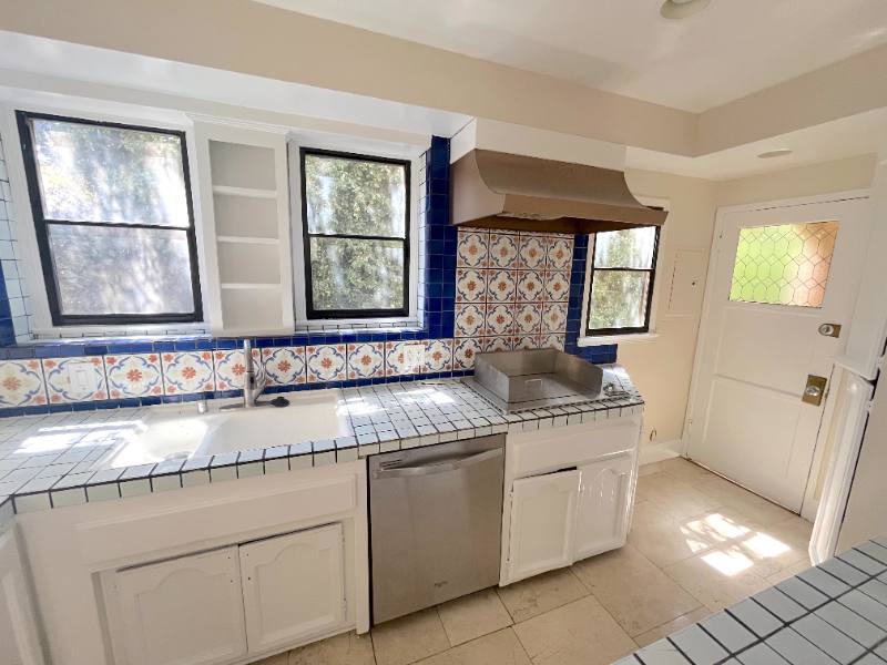 Condo for rent at 223 1 2 S Gale Dr, Beverly Hills, CA 90211