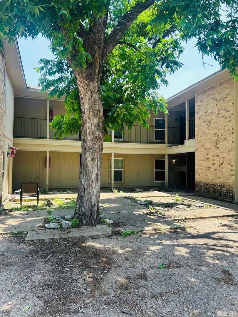 Apartment for rent at 1120 James Ave, Waco, TX 76706
