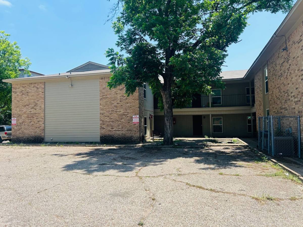Apartment for rent at 1120 James Ave, Waco, TX 76706