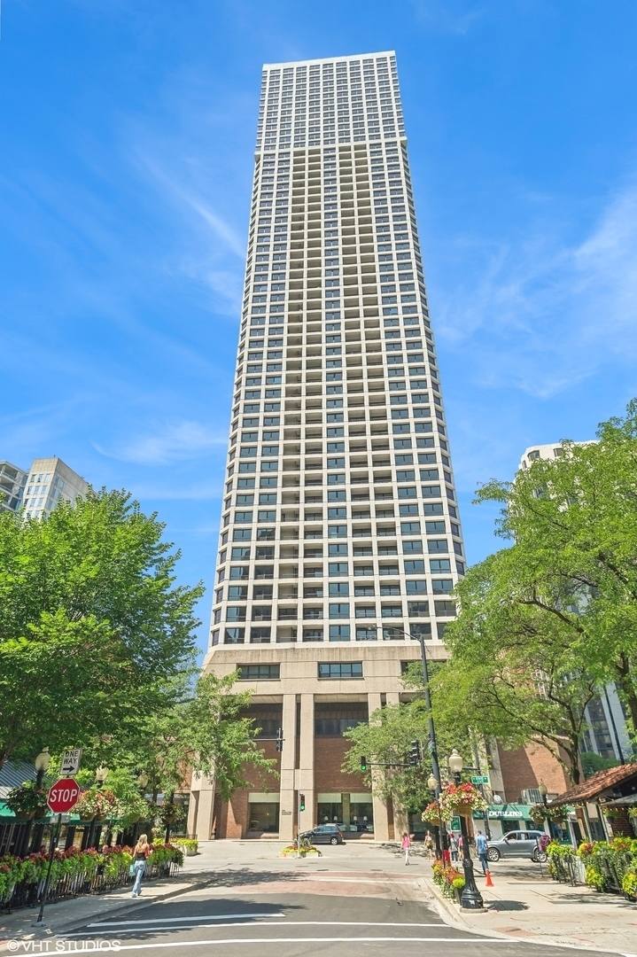 Apartment for rent at 1030 N State St #6F, Chicago, IL 60610