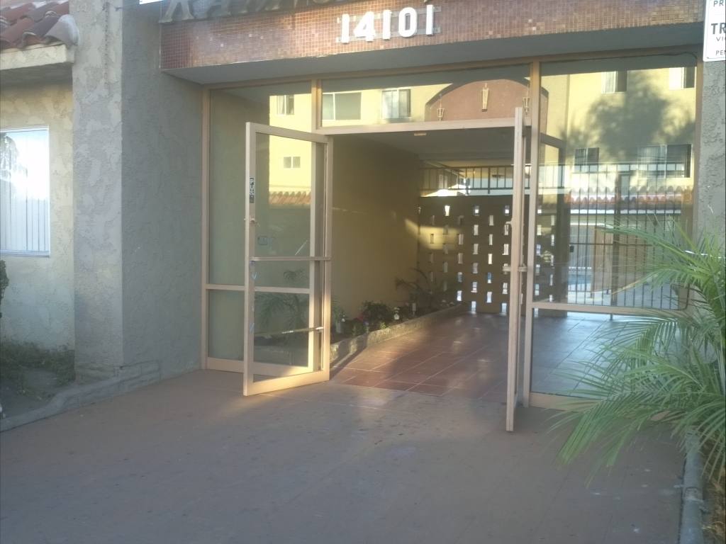 Apartment for rent at 14101 Doty Ave, Hawthorne, CA 90250