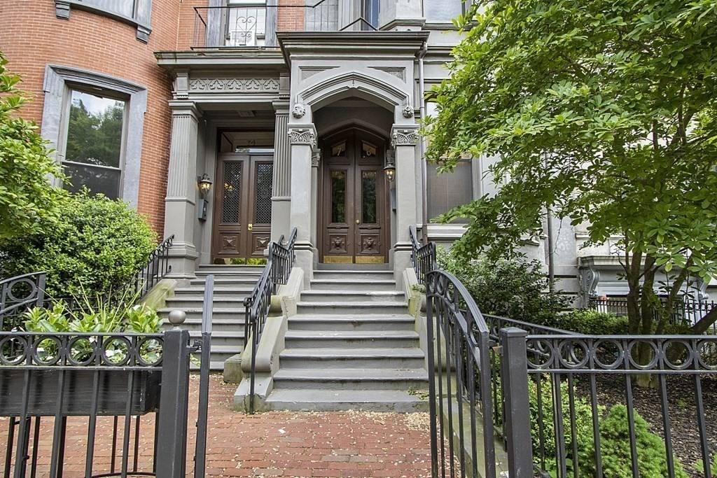 Apartment for rent at 76 Commonwealth #11, Boston, MA 02116