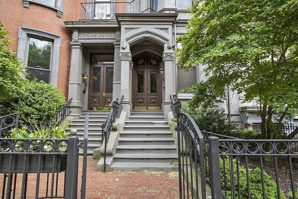 Apartment for rent at 76 Commonwealth #11, Boston, MA 02116