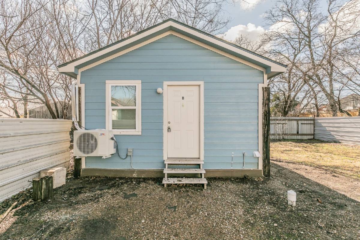 House for rent at 3524 Ave M #B, Fort Worth, TX 76105