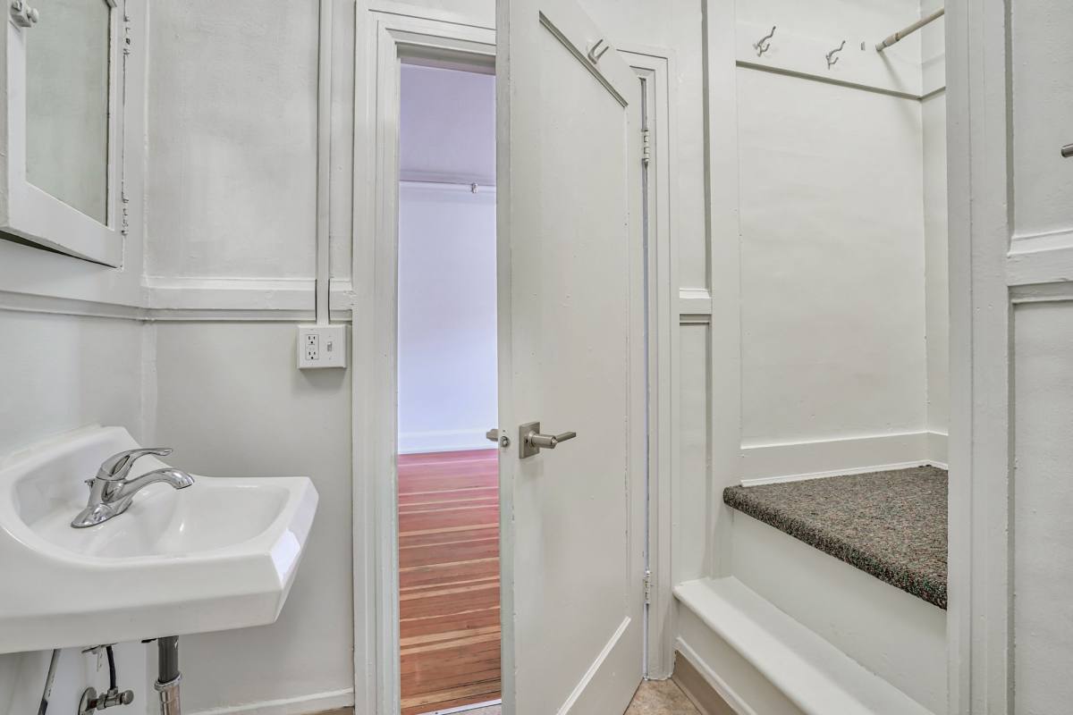 Apartment for rent at 1129 SW Columbia St, Portland, OR 97201