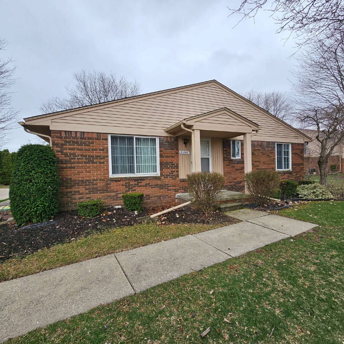 Condo for rent at 51246 Johns Dr, New Baltimore, MI 48047