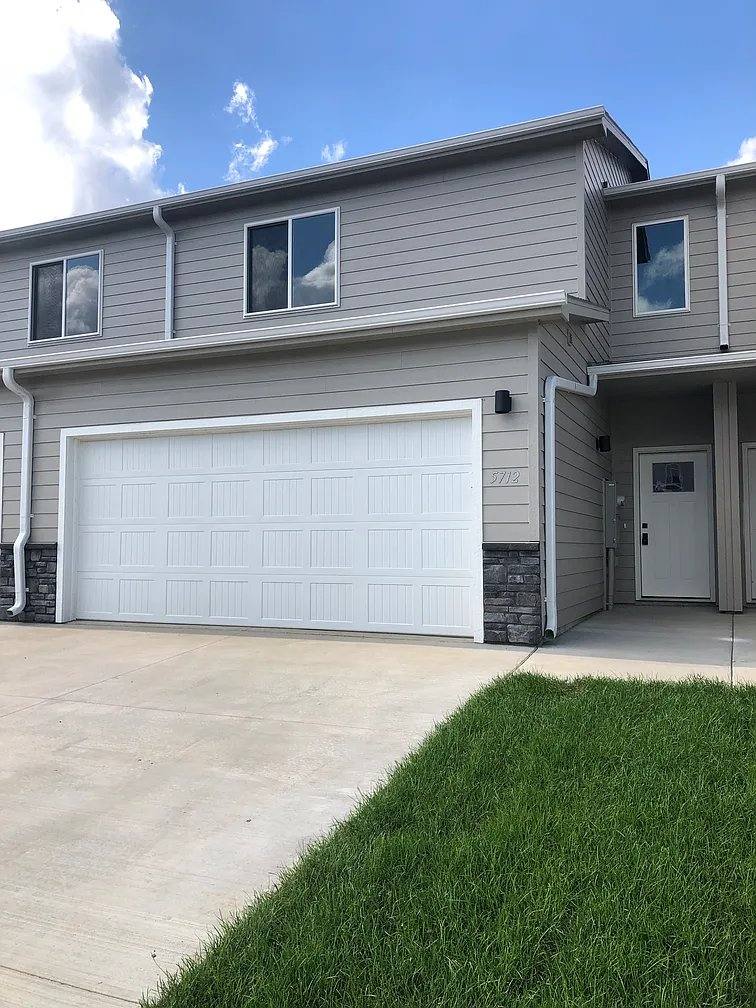 Townhouse for rent at 5712 E Avett Place, Sioux Falls, SD 57108